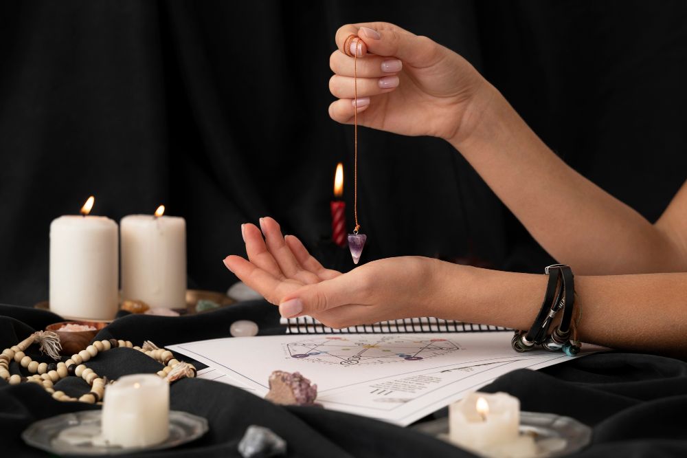 Voyance et pendule : Un outil de divination pour des réponses rapides
