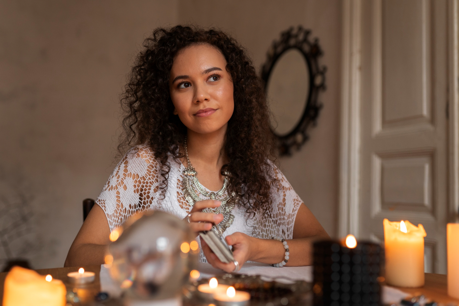 Voyance : don inné ou intuition développée ? Démêlons le vrai du faux